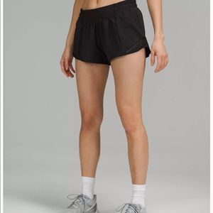 Lululemon Hotty Hot Low Rise Lined short 4”